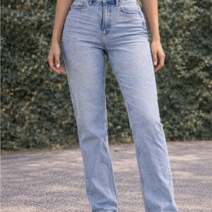 Hollister Curvy High-Rise Mom Jeans Light Wash W27 L29